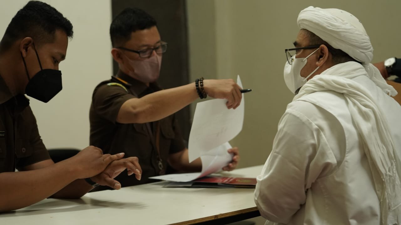 Habib Rizieq Shihab Bebas Bersyarat, Berikut Rentetan Hukuman ...